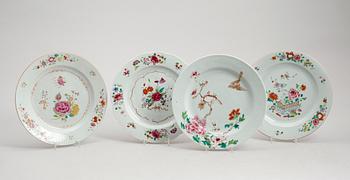 TALLRIKAR, 4 st snarlika, porslin, Kina, Qianlong 1736-1795.
