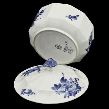 KAFFESERVIS, 24 delar, porslin, "Blå blomst", Royal Copenhagen.