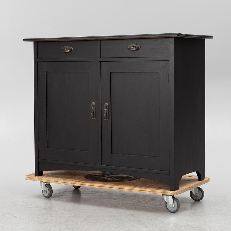 Skänk, tidigt 1900-tal.