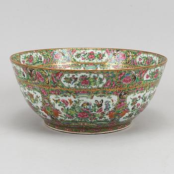 A Chinese porcelain punch bowl, Canton, 19th century.