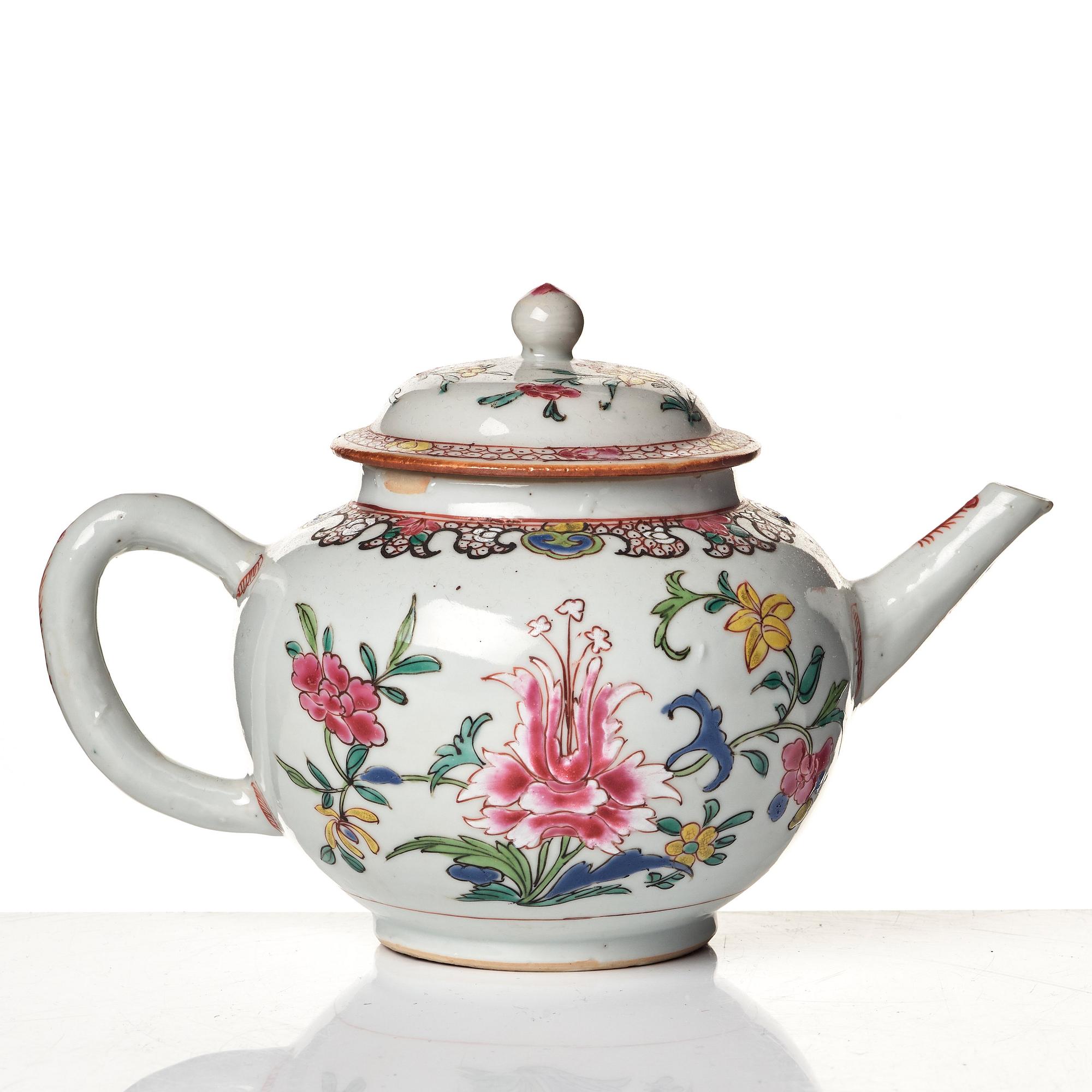 Tekanna med kopp och fat, porslin. Qingdynastin, 1700-tal.