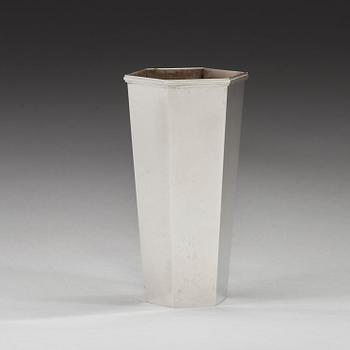 Wiwen Nilsson, a hexagonal sterling vase, Lund 1962.