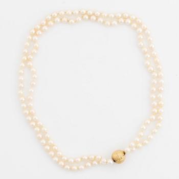 Ole Lynggaard, 18K gold clasp with two pearl necklaces.