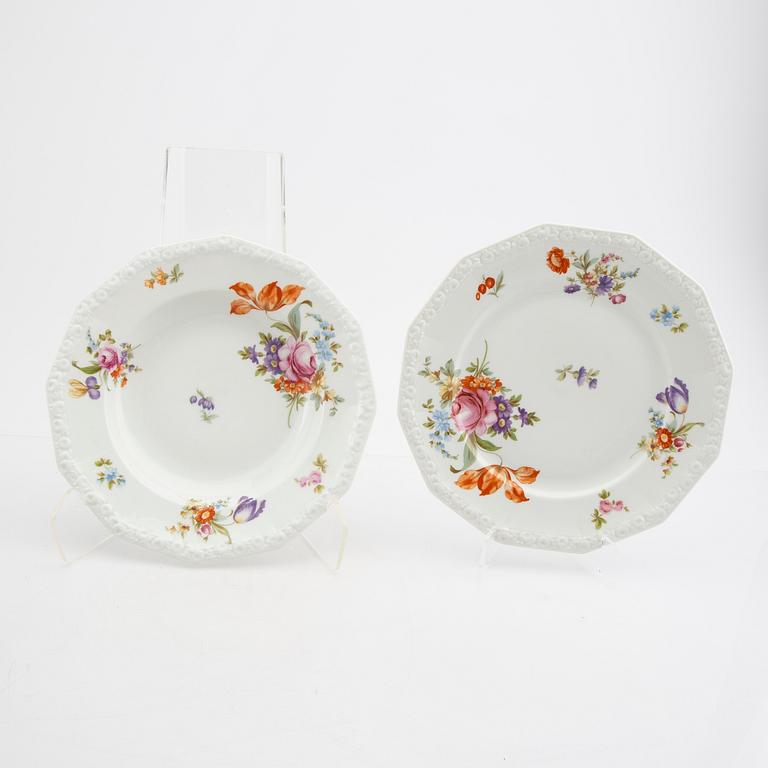 A Rosenthal "Maria" 112 pcs dinner service from Rosenthal mid 1900s.