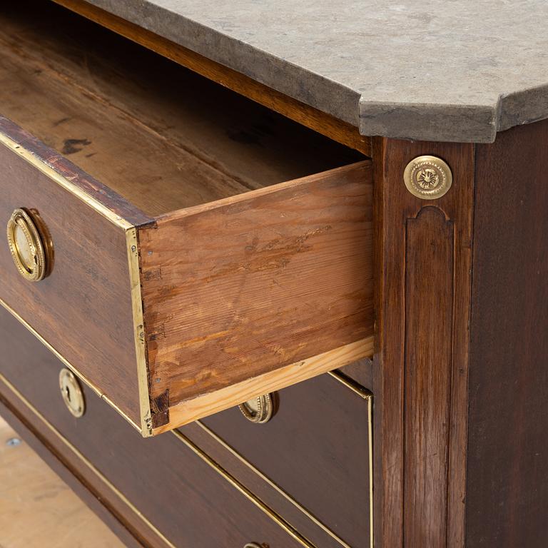 A late Gustavian commode in the manner of J. M. Beurling (1777-1803).