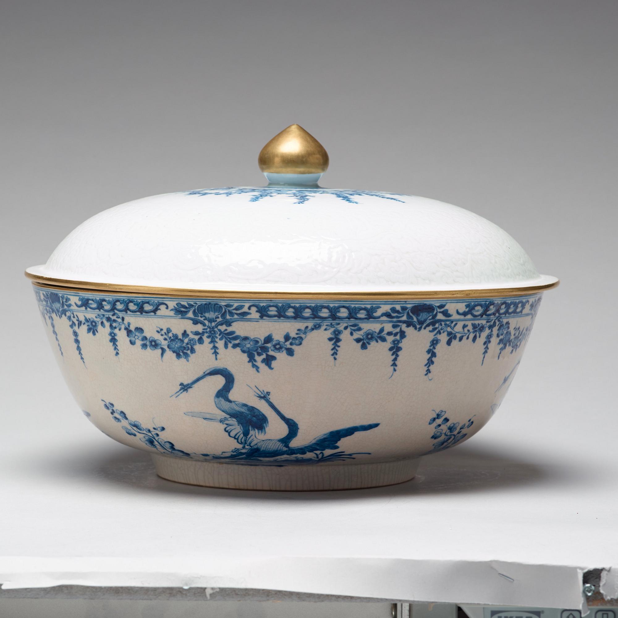 A large blue and white armorial punch bowl with cover, Qing dynasty, Qianlong (1736-95).