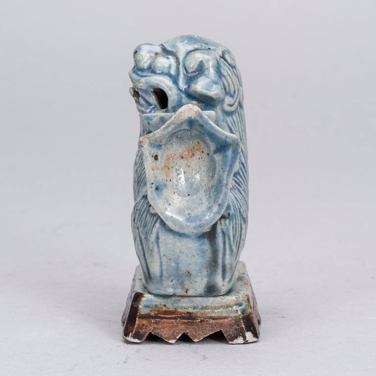 FIGURIN / RÖKELSEHÅLLARE, stengods, 1800-talets slut.