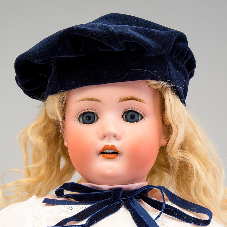 A Szrajer & Fingerhut / Shraer & Fingergut 449, bisque head doll, Russia, early 20th century.