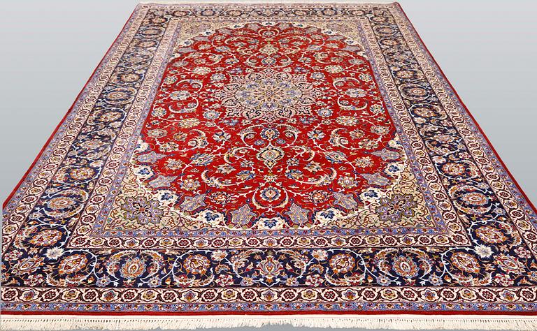 Carpet, Isfahan, part silk, 312 x 210 cm.