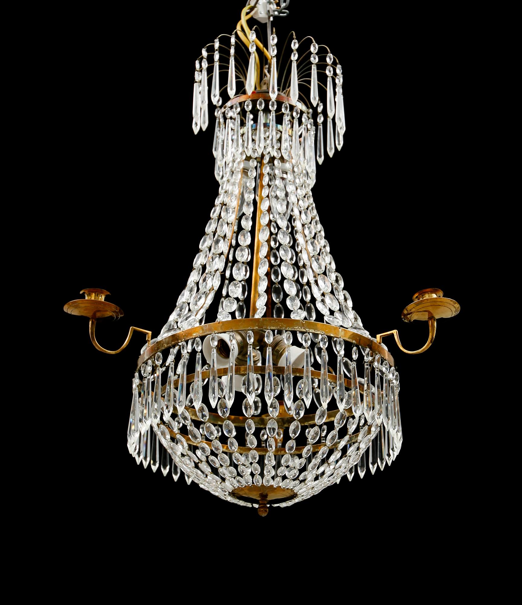 LJUSKRONA, gustaviansk stil, 1900-talets första hälft. Höjd ca 75 cm.