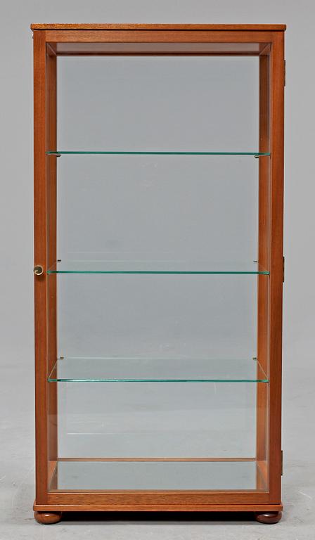 A Josef Frank mahogany show case cabinet, Svenskt Tenn,