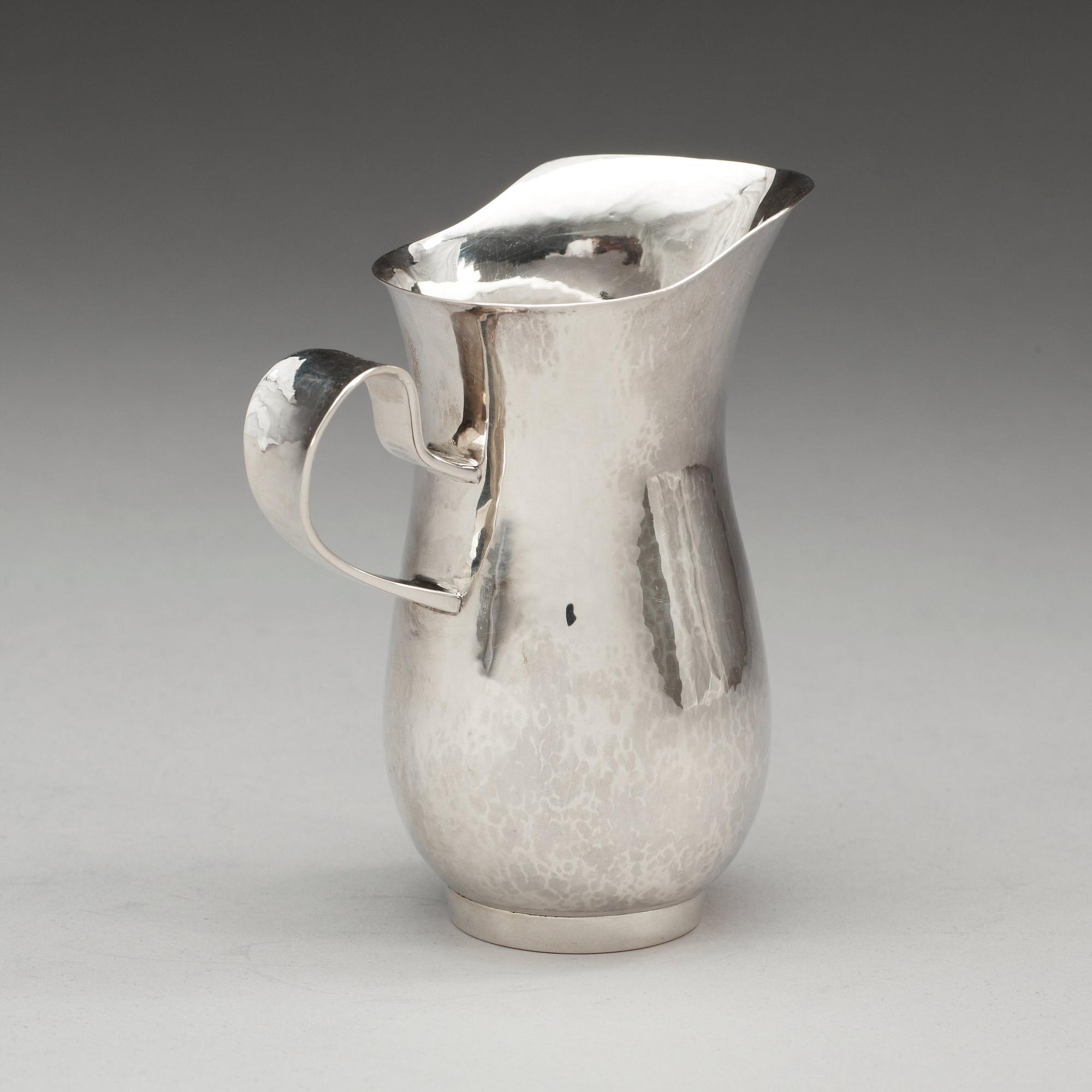 A Sigurd Persson silver jug, Stockholm 1949.