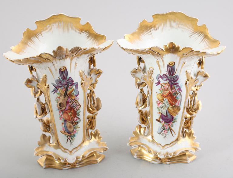 VASER, 1 par, porslin, 1800-talets mitt.