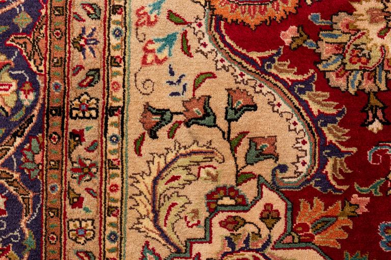 Carpet, Tabriz, ca 390 x 295 cm.
