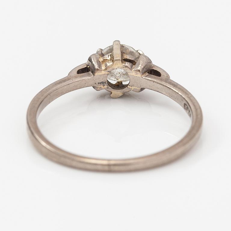 A 14K white gold ring with an old-cut diamonds ca. 0.50 ct.