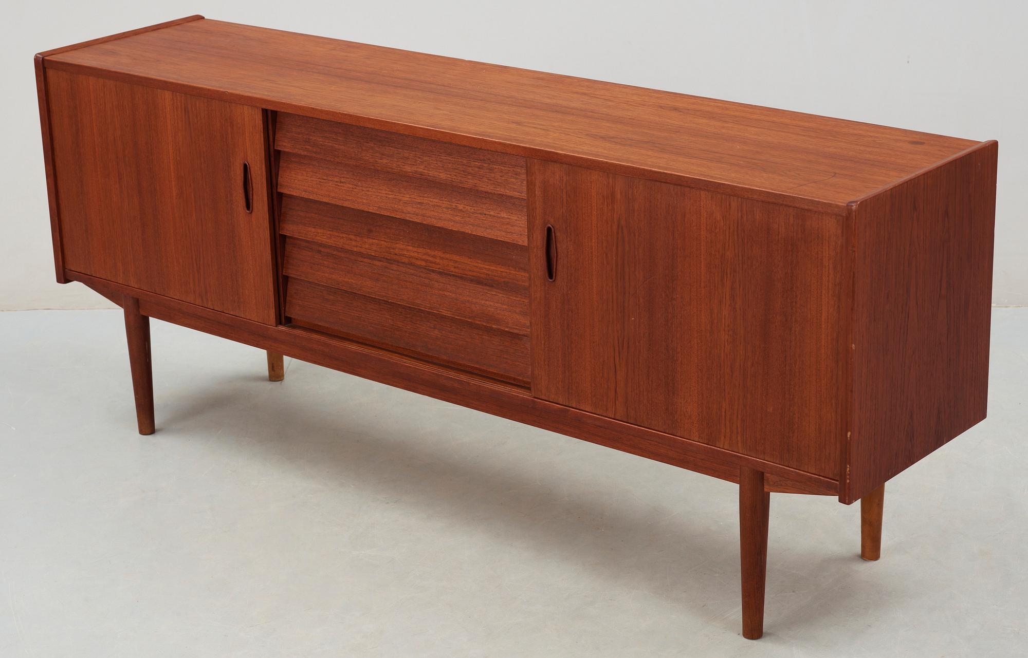 SIDEBOARD, Trio,  Nils Jonsson Troeds Bjärnum ur serien "Bra Bohag", 1950/60-tal.