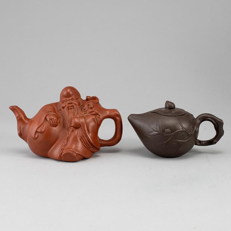 Two Yixing tea pots with cover, China, 20th Century.