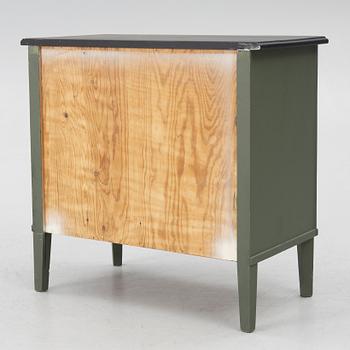 Byrå, gustaviansk stil, 1900-talets andra hälft.