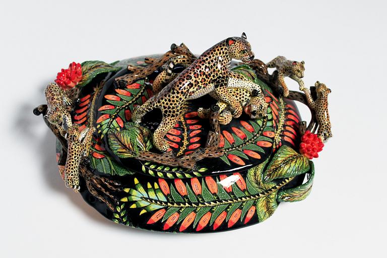 Terrin, "Cheetah leopard turrin", med dekor av leoparder.