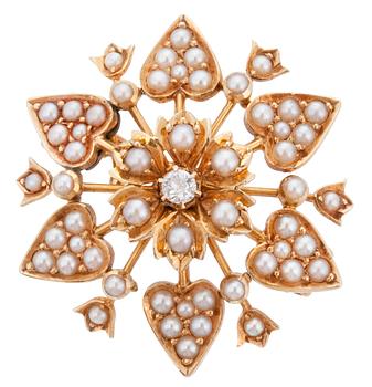 472. BROSCH MED PÄRLOR.