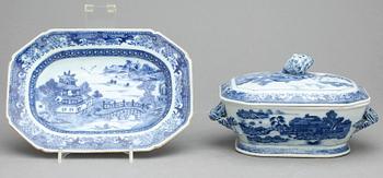 SMÖRTERRIN MED FAT, porslin, Kina, Qingdynastin, Qianlong, 1700-tal.