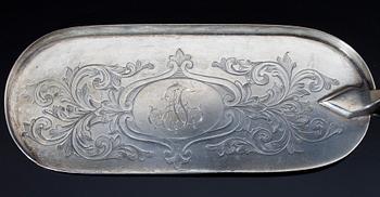 BORDSSKYFFEL, sterling silver, skaft i ben, Birmingham England, sannolikt 1891. Total vikt 180 g.