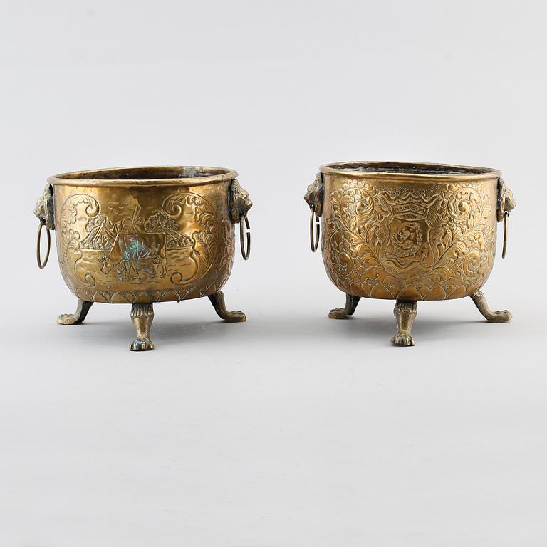 YTTERFODER, 2 st, mässing, 1700-/1800-tal.