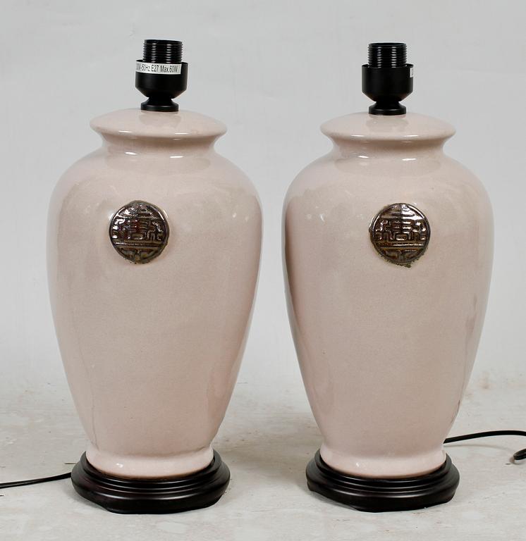 BORDSLAMPOR, 1 par, porslin, sent 1900-tal.