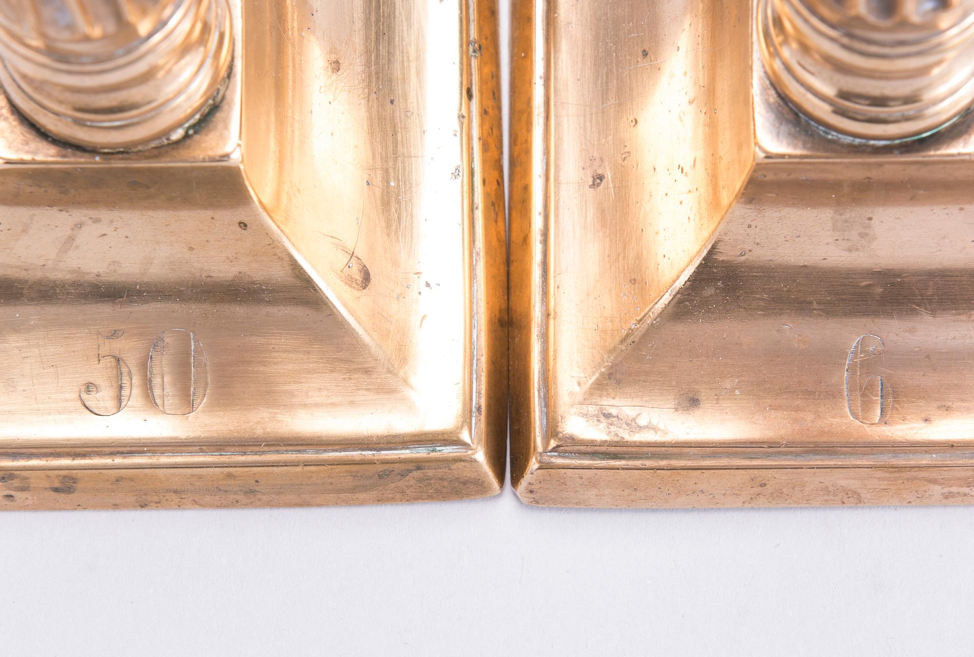 LJUSSTAKAR, ett par, mässing, Mellaneuropa, 1700-talets slut.