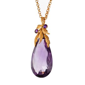 367. A PENDANT, 18K gold, briolette cut  amethyst c. 35 ct. A. Tillander 1931. Origainal case. Chain 54 cm. Weight 24,6 g.