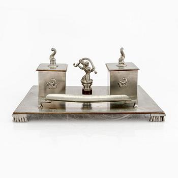 A 1920/30s pewter desk stand and seal.