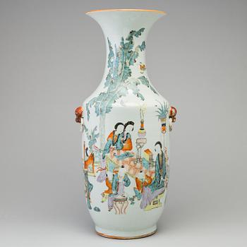 A large Chinese famille rose vase, early 20th century.