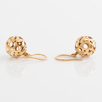 Liisa Vitali, earrings, 18K gold.