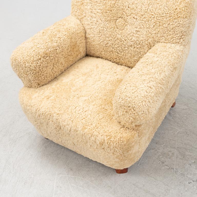 A sheepskin upholstered lounge chair, Swedish Modern, 1940s/50s.