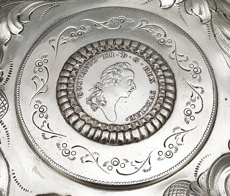 DRYCKESKANNA, silver. Sv importstmplr. Barockstil. Trol 1800-tal, tot vikt ca 1573g.