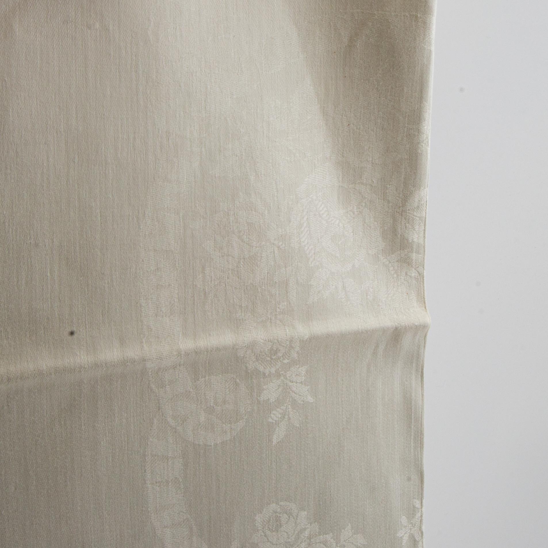 Napkins 12 pcs and 6 pcs damask early 20th century.