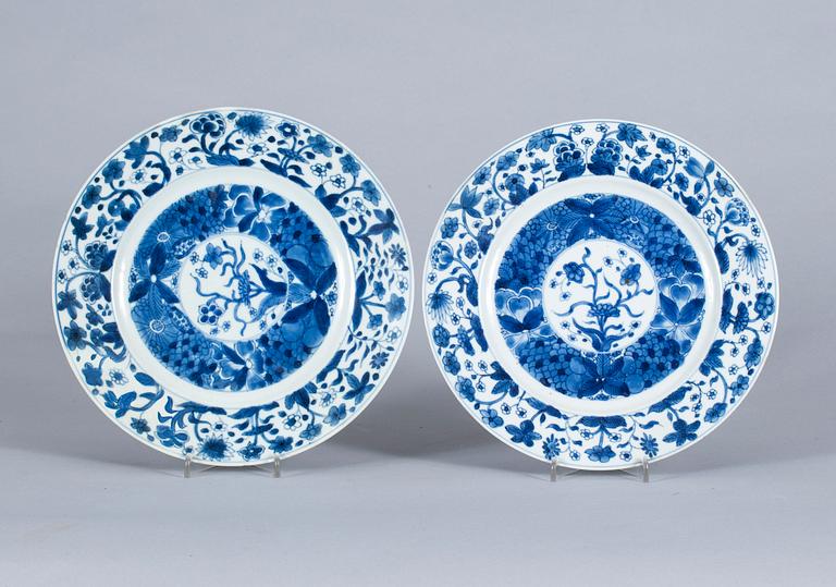 TALLRIKAR, ett par, Kina 1700-tal.