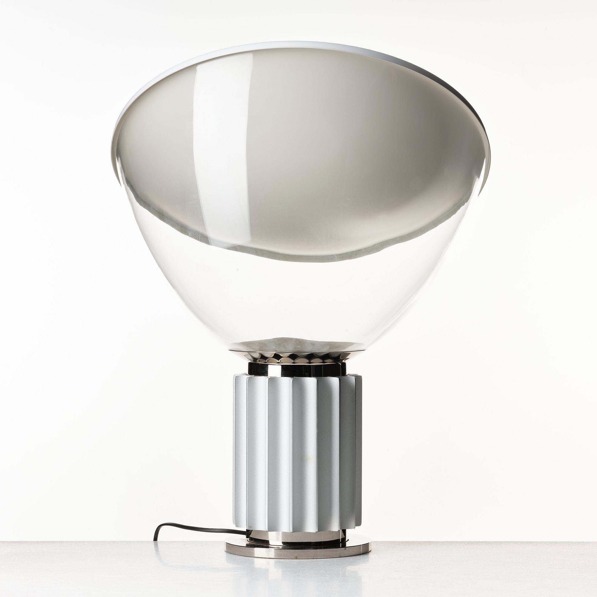 Achille Castiglioni, & Pier Giacomo Castiglioni, bordslampor 1 par, "Taccia", Flos, Italien efter 1962.