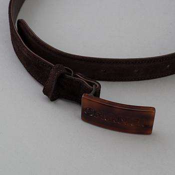 Choklad brown suede belt by Chanel.