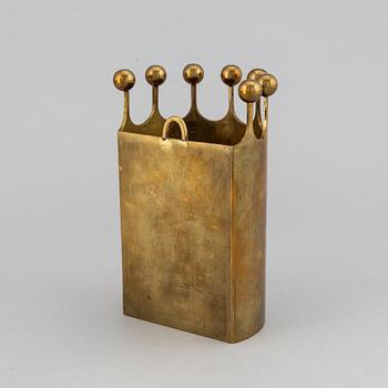 PIERRE FORSELL, vägghängd vas, mässing, Skultuna.