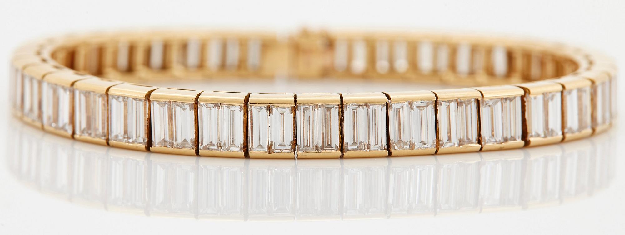 A Van Cleef et Arpels bracelet "Bracelet Baguette".