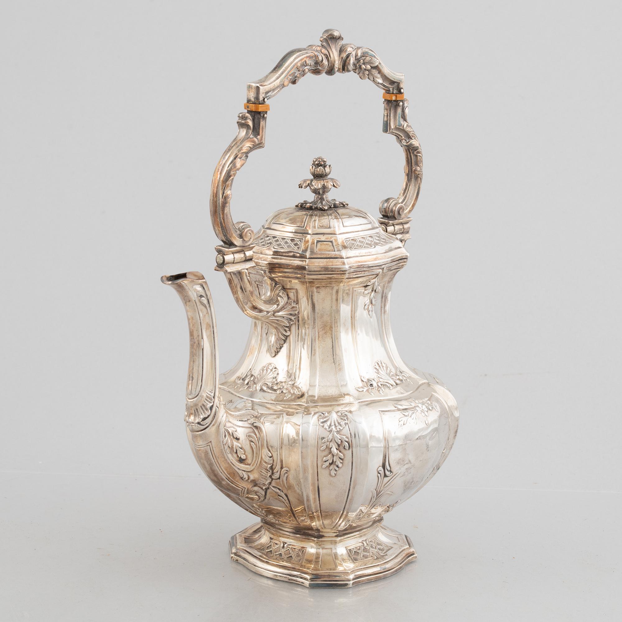 A French silver teapot, Paris, after 1832.