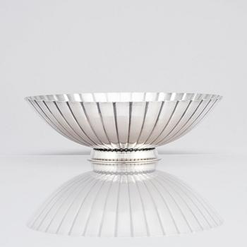 Sigvard Bernadotte, a sterling silver bowl, 'Jorbaerset', Georg Jensen, Copenhagen 1945-77, design nr 856A.