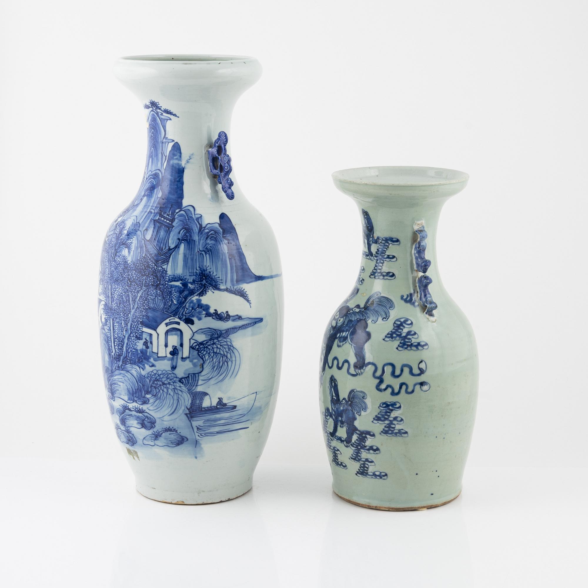 A set of two Chinese vases, late Qing dynasty/early 20th Century.