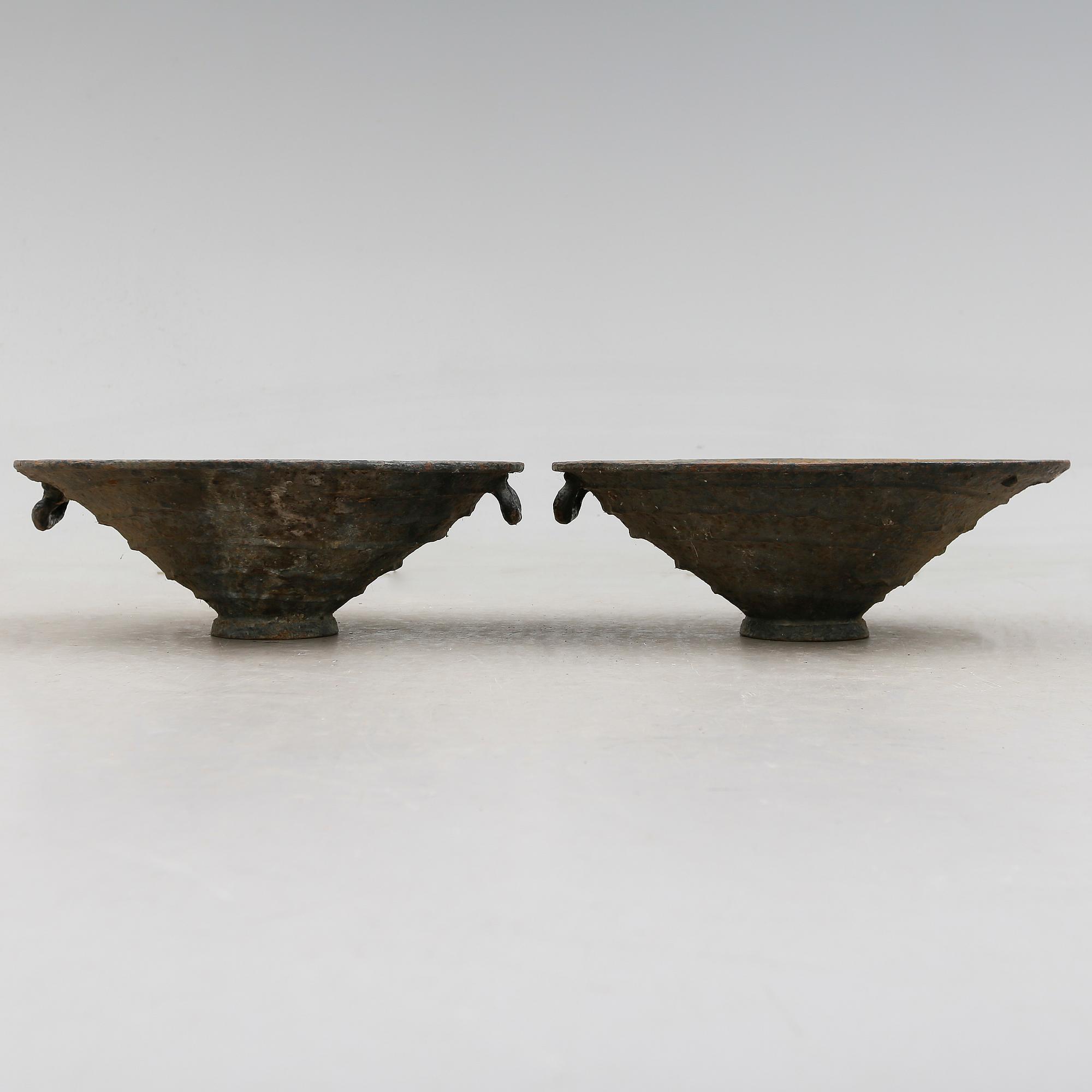 Olof Hult, a pair of cast iron garden urns 'Snäckurnan', Näfveqvarns Bruk, Sweden.