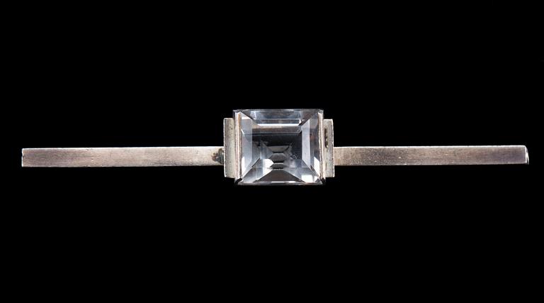 BROSCH, sterlingsilver med bergkristall, Wiwen Nilsson, Lund 1948. Vikt ca 9,5 g.