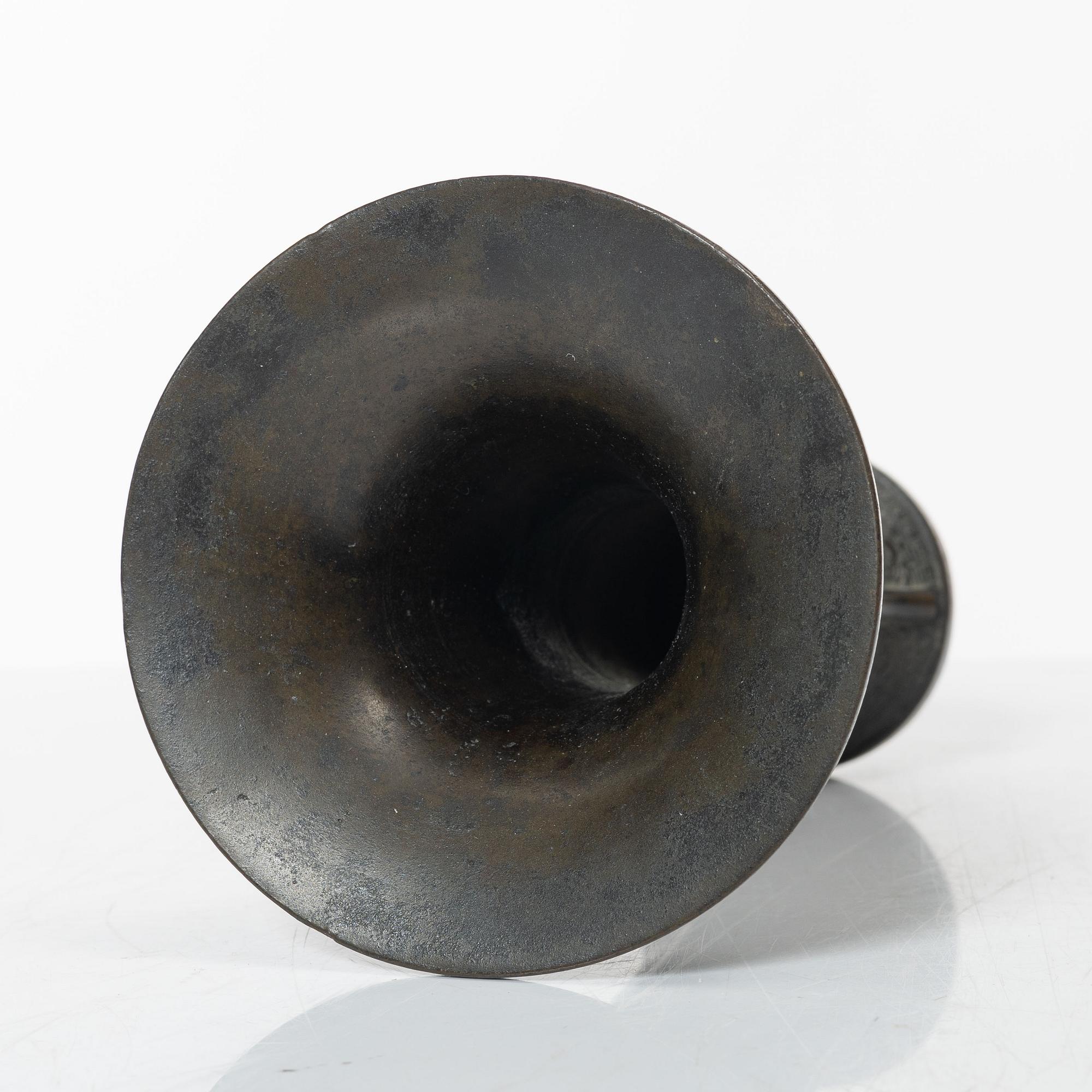 An archaistic bronze vase, Gu, Qing dynasty (1644-1912).