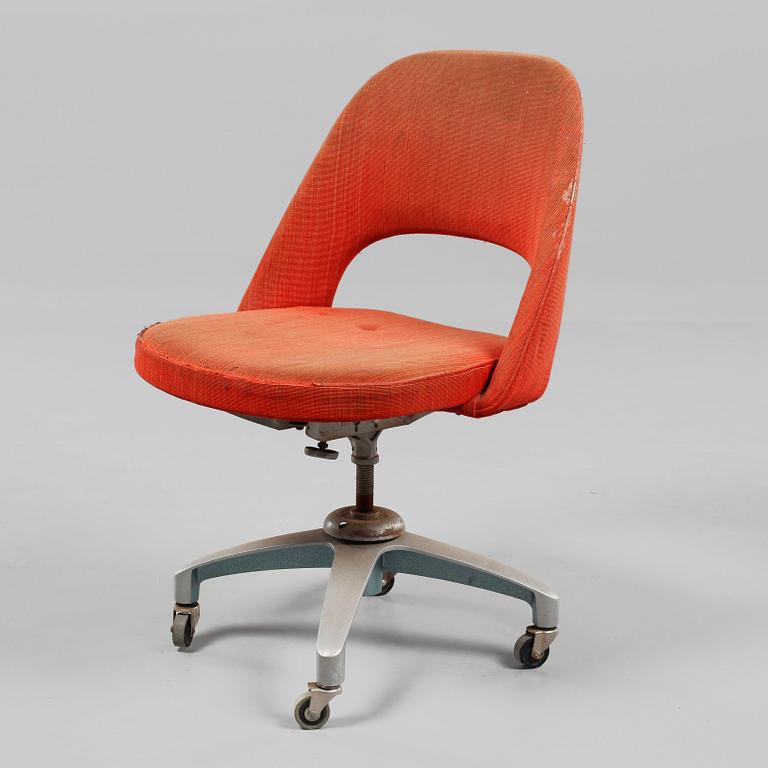 SKRIVBORDSSTOL, Eero Saarinen, NK's verkstäder för Knoll International, 1900-talets andra hälft.