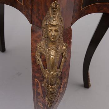 SKRIVBORD, Frankrike 1900-talets senare hälft.