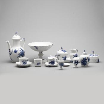 KAFFESERVIS, 31 delar, porslin, "Blå blomster", Royal Copenhagen, 1900-tal.